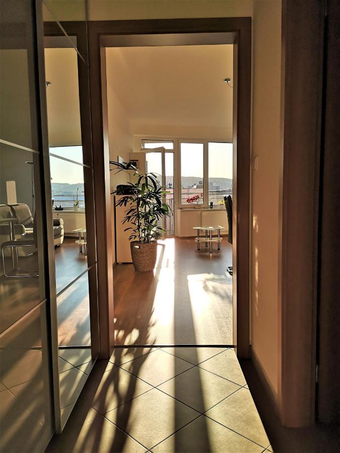 New Apartment With Garage Parking Brno Esterno foto
