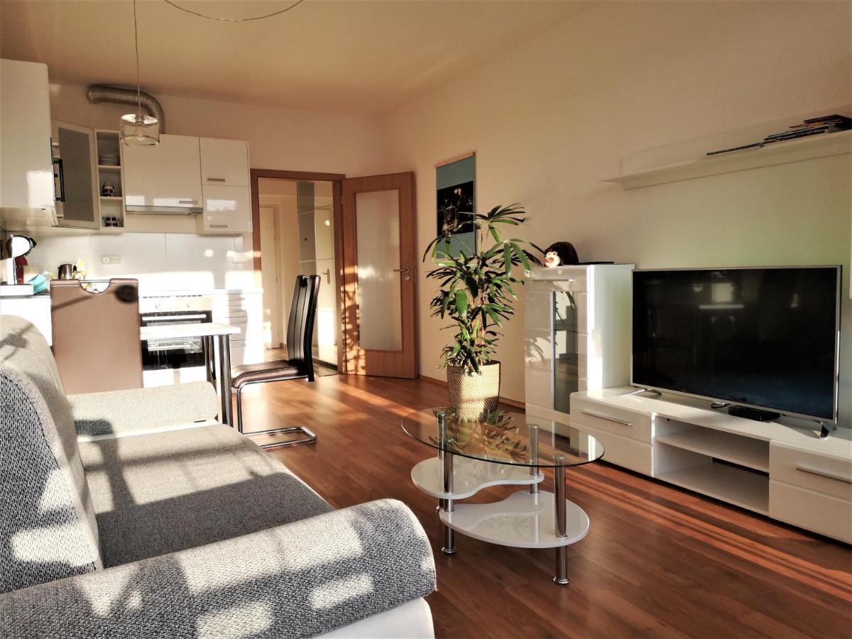 New Apartment With Garage Parking Brno Esterno foto