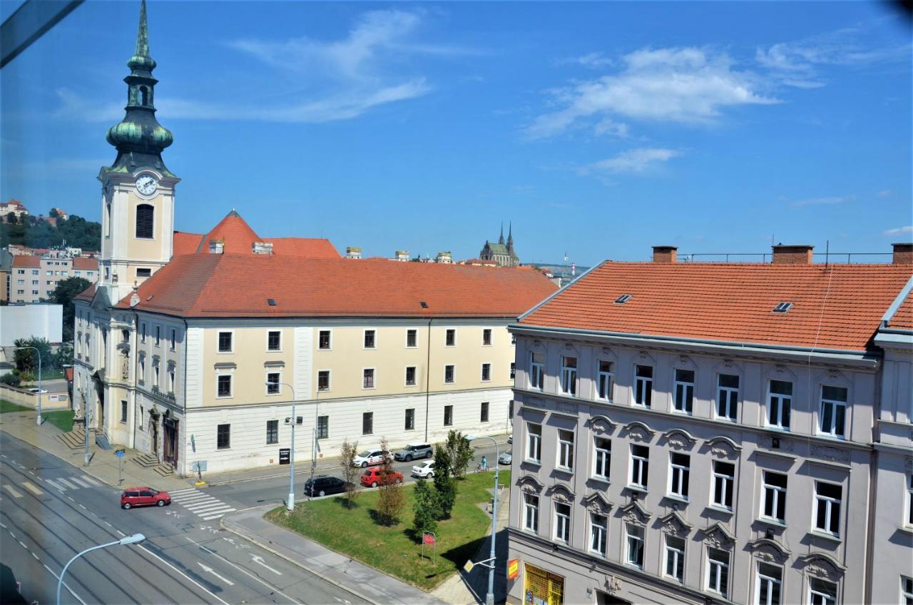 New Apartment With Garage Parking Brno Esterno foto